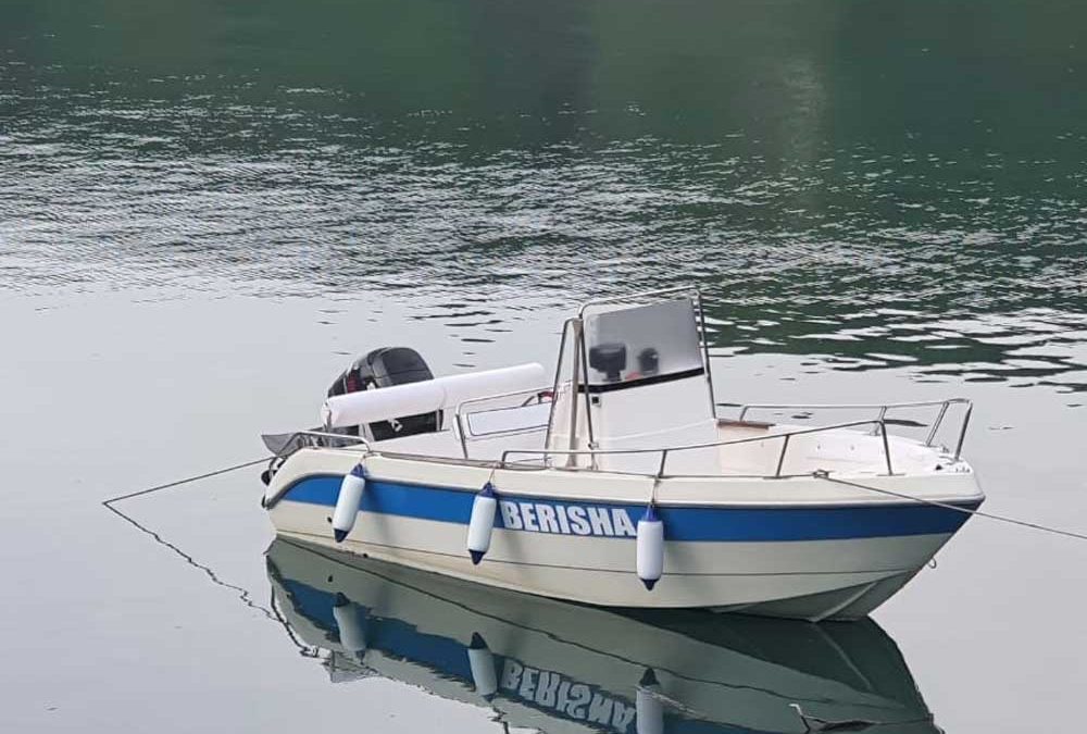 Speedboat tour in Komani Lake